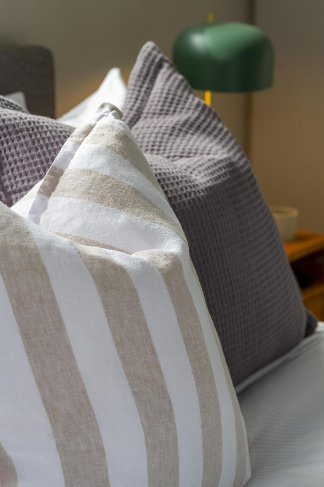Latimer Square Luxe: 1Br W/ Sofa Bed Christchurch Extérieur photo
